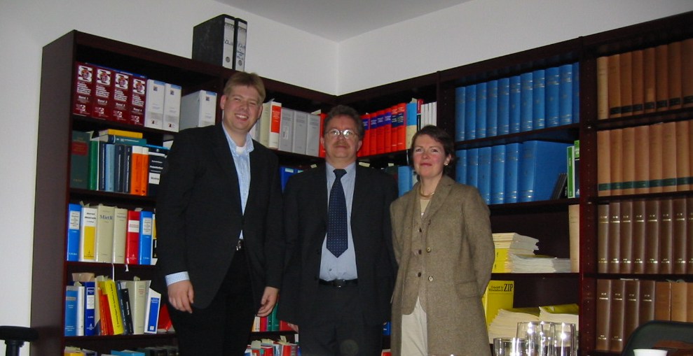 Das Foto zeigt Rechtsanwalt Hartmut Putzek (Mitte) gemeinsam mit Sabine Held (stellv. CDU-Vorsitzende) und Thorsten Weitzel (CDU-Vorsitzender) nach dem Gesprchstermin.